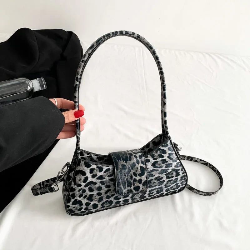Bolso de mano al estilo francés