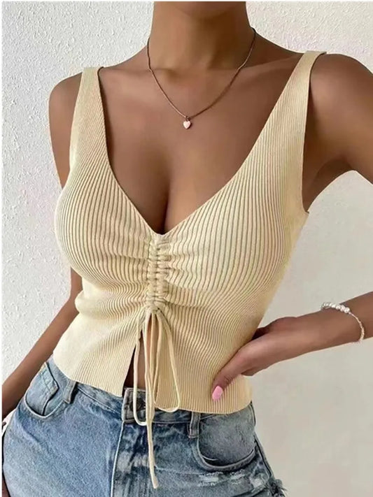 Top corto de mujer con cuello en V y tejido acanalado