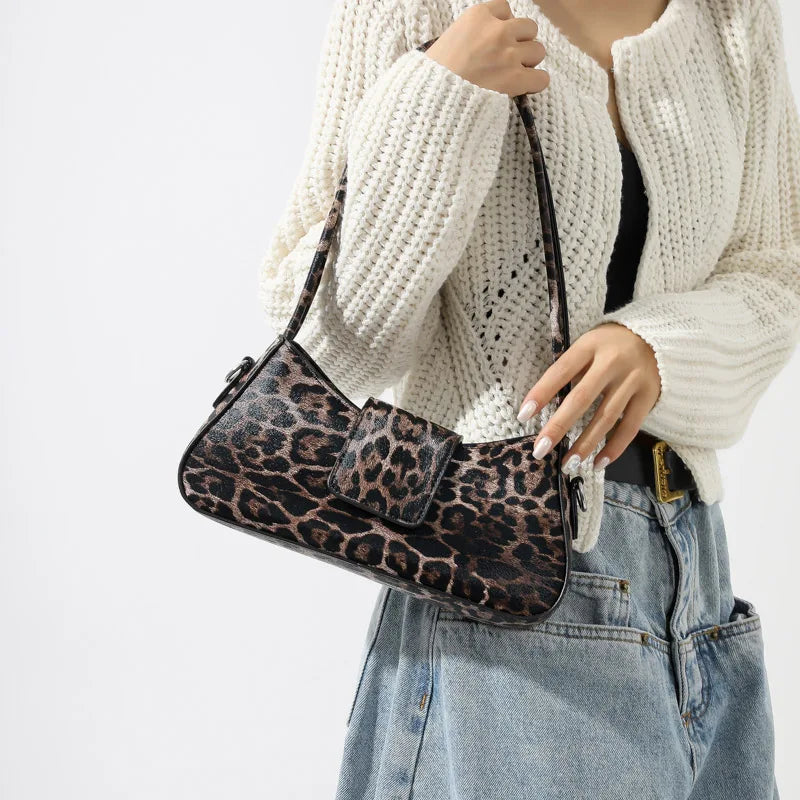 Bolso de mano al estilo francés