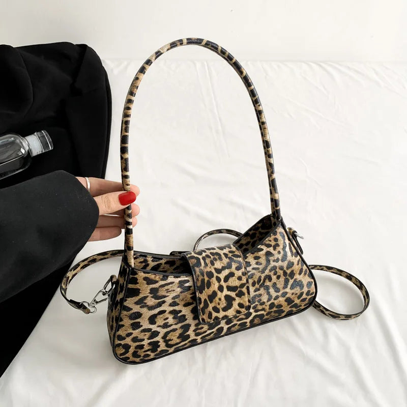 Bolso de mano al estilo francés